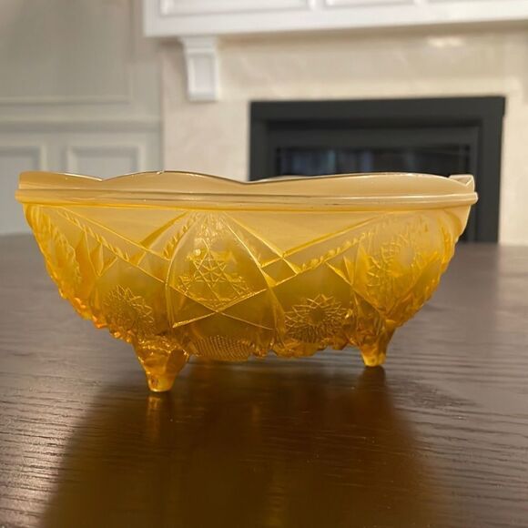 Vintage Peach Frosted Glass 7" Diameter 3 Footed Candy Dish Star/Flower Design - Picture 1 of 6